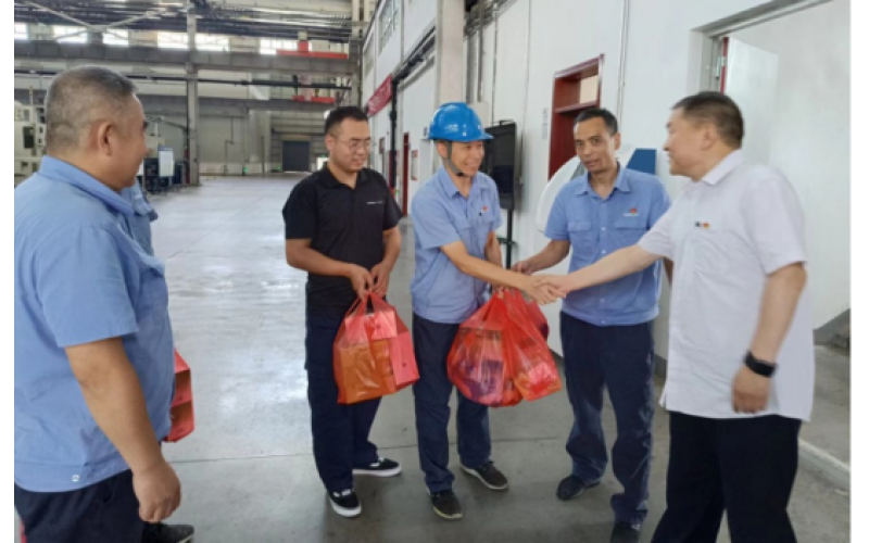 标准集团工会关爱职工到一线&ldquo;送清凉&rdquo;