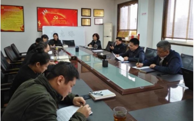集团党委班子成员在总部支部讲党课