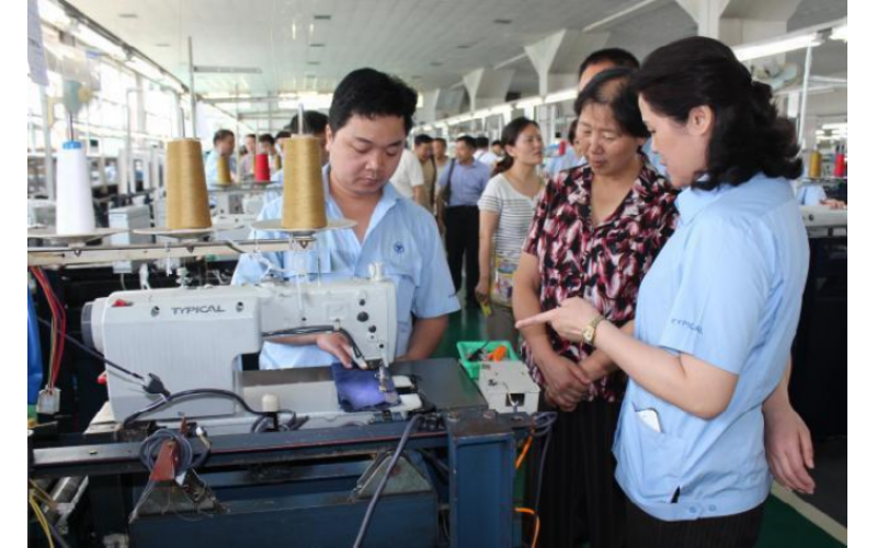 省政协调研组莅临标准股份调研企业技术创新 平台建设